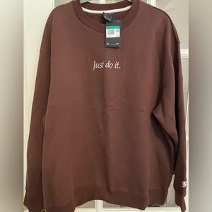 Nike pull over sweatshirt.